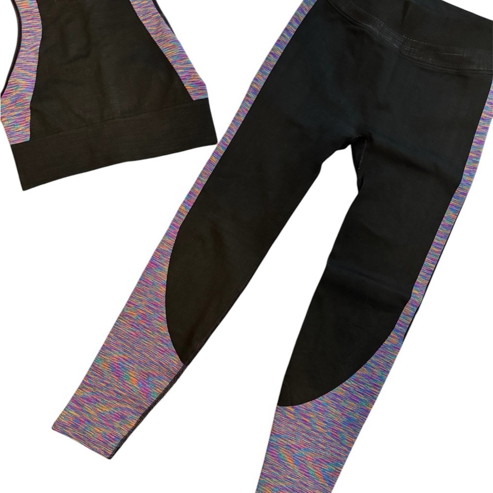 Lululemon women’s black and multicolor leggings and cropped tank. Size 8.